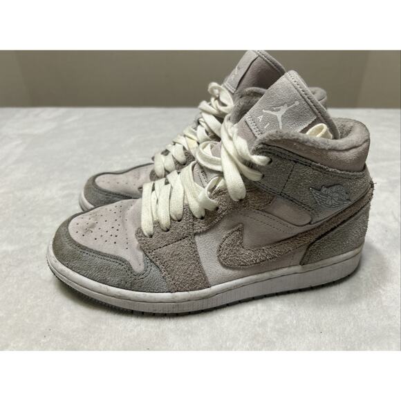 Nike Women’s Air Jordan 1 Size 8 Mid SE Particle Gray DO7139‑002 Rare Vintage - Picture 4 of 8